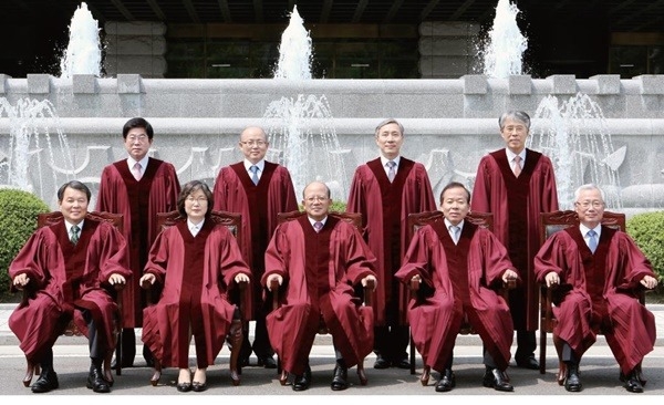 박근혜 대통령 탄핵 심사를 했었던 헌법재판관들.