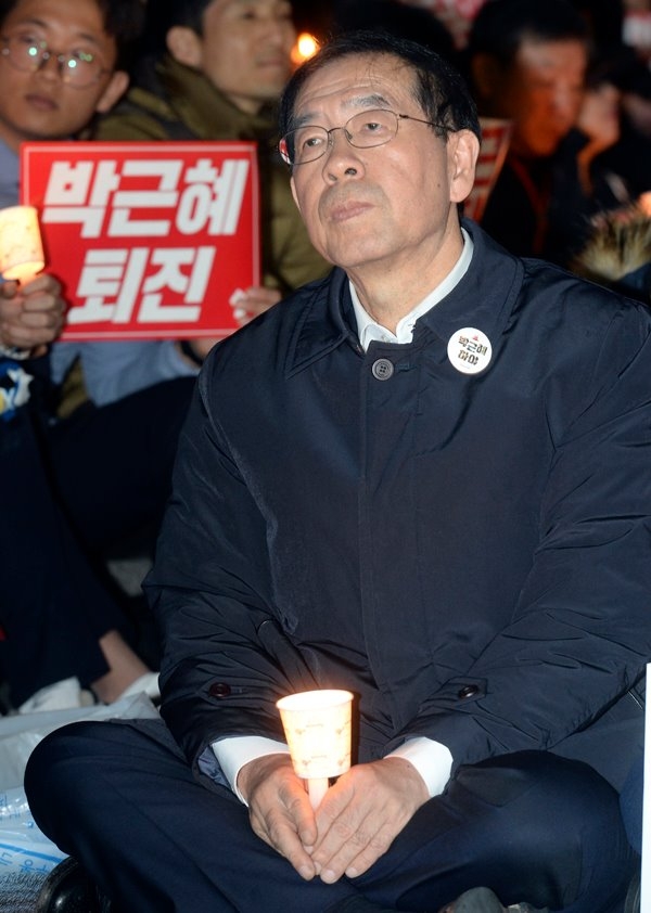 지난 2016년 12월 고 박원순 시장이 박근혜 대통령 하야를 위한 촛불집회에 참석했다.