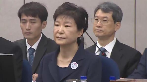 구속 기소 후 법정에 출두한 박근혜 대통령