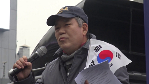 지난 2017년 초 태극기 집회에서 발언하고 있는 김평우 변호사.