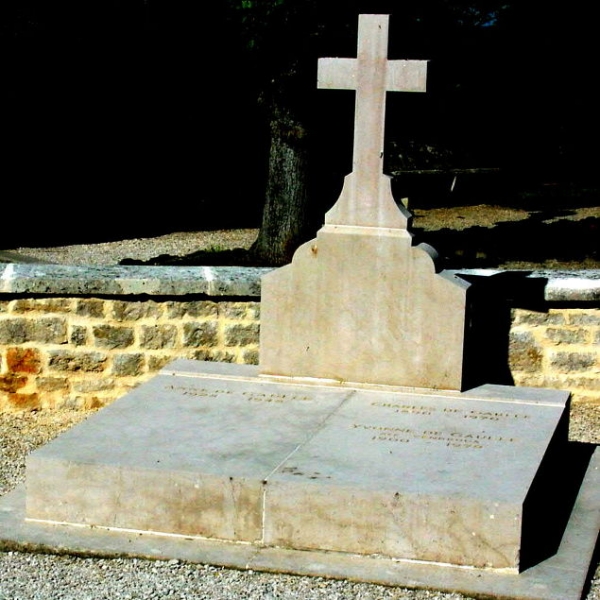샤를 드골 대통령의 묘지. 출처=구글 이미지