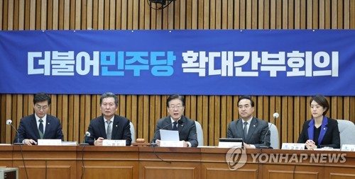 더불어민주당 이재명 대표가 6일 오전 국회에서 열린 확대간부회의에서 발언하고 있다.연합뉴스