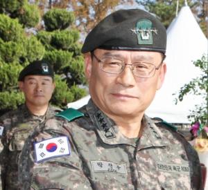 '한국당行 불발' 박찬주, 기자회견…"국군, 2년반만에 민병대로 전락"