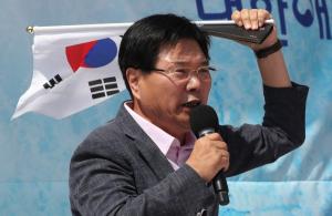 '횡령·뇌물' 홍문종 2심서 징역 4년 6개월…법정구속