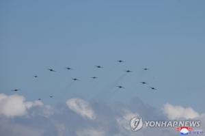 북한, 8일엔 전투기 150대 동시출격 시위…신형무기 시험발사